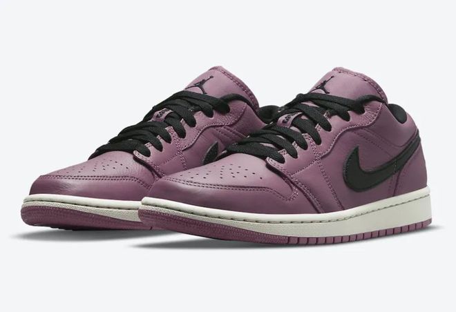 Official Pictures Of The New Nike Air Jordan 1 Low Magenta Are Exposed!