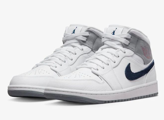 Official Pictures Of The New Nike Air Jordan 1 Mid Paris Are Exposed!