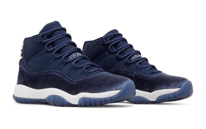 Official Pictures Of The New Nike Air Jordan 11 WMNS Midnight Navy Are Exposed!